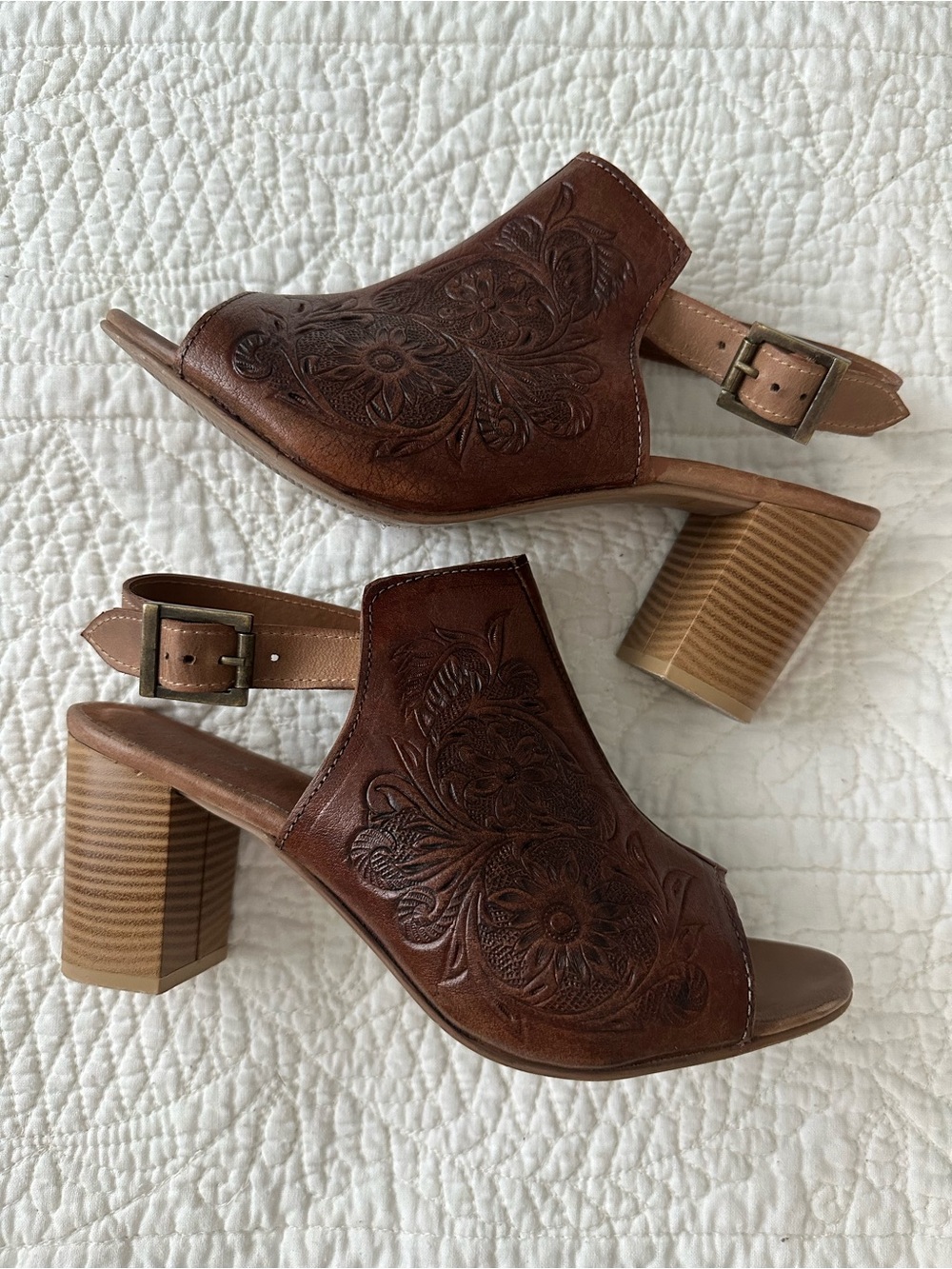 ROPER FOOTWEAR WOMEN'S TAN FLORAL TOOLED LEATHER HEEL